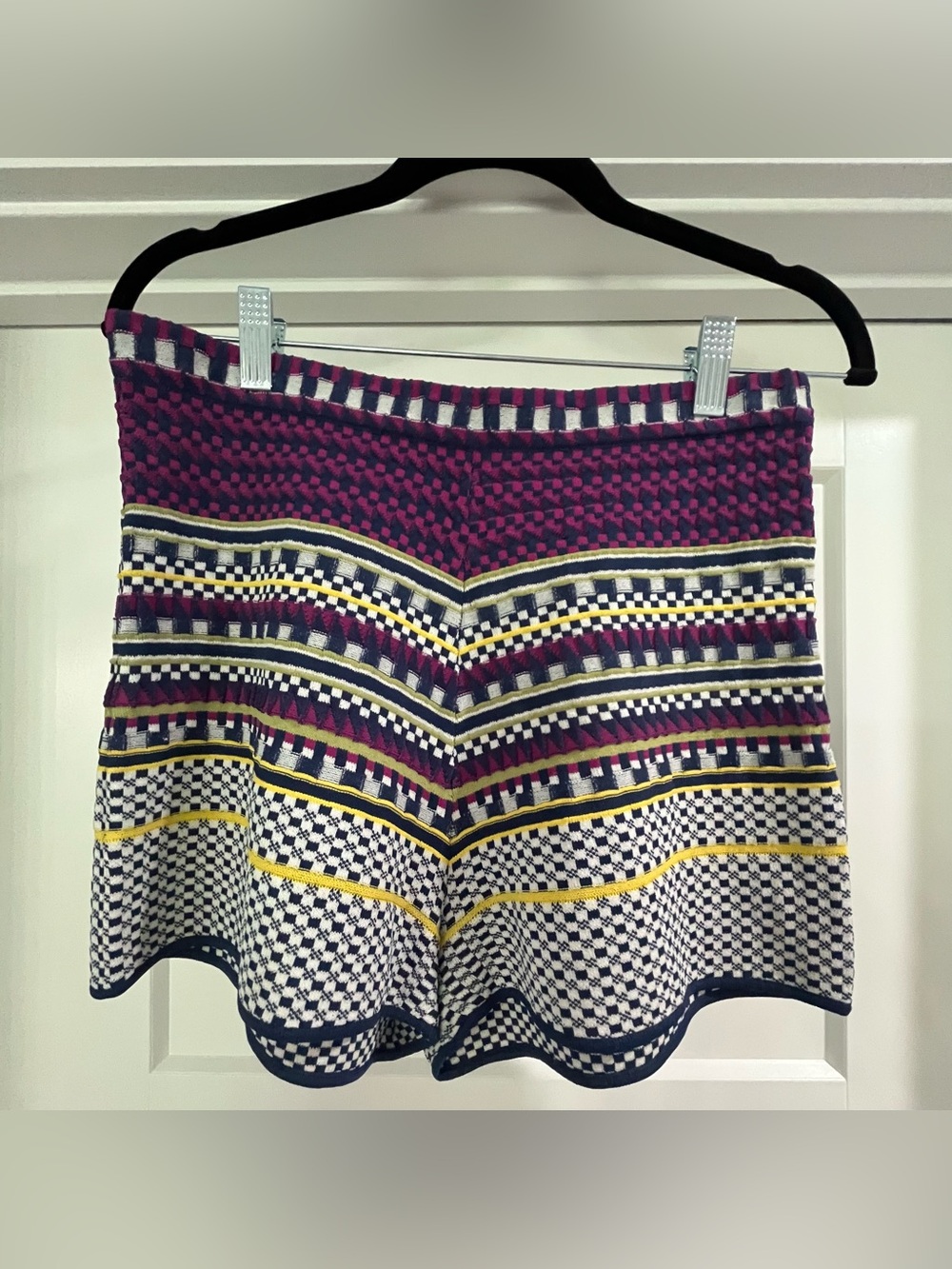 Ronny Kobo heavy-weight jacquard knit shorts. Aztec chevron geometric pattern Lg